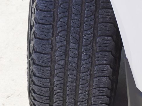 Used 2011 Chevrolet Traverse LT w/ Personal Connectivity Package image 5