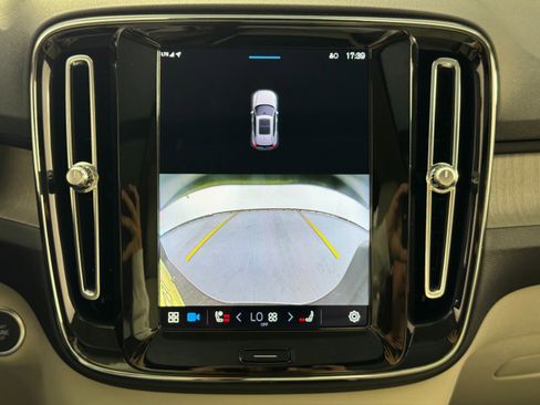 Used 2023 Volvo XC40 B5 Ultimate image 29