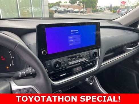 Used 2024 Toyota Grand Highlander XLE image 24