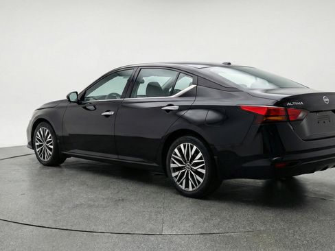 Used 2025 Nissan Altima 2.5 SV FWD image 6
