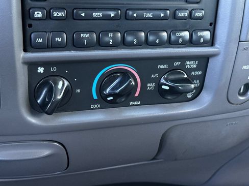 Used 2001 Ford F150 XLT AWD/4WD image 17
