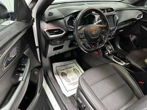 Used 2023 Chevrolet TrailBlazer RS w/ Sun and Liftgate Package image 6