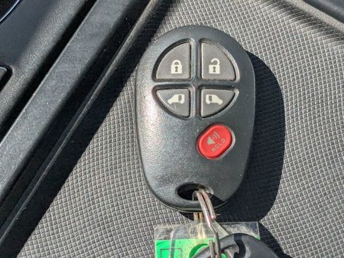 Used 2017 Toyota Sienna LE FWD image 13