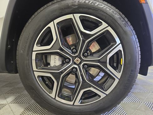 Used 2025 Rivian R1S Adventure AWD/4WD image 11