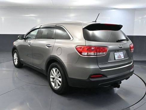 Used 2016 Kia Sorento LX image 6