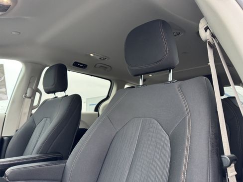 Used 2018 Chrysler Pacifica Touring Plus image 13