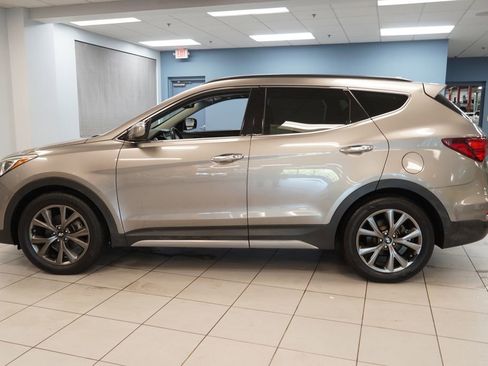 Used 2017 Hyundai Santa Fe Sport AWD/4WD image 2