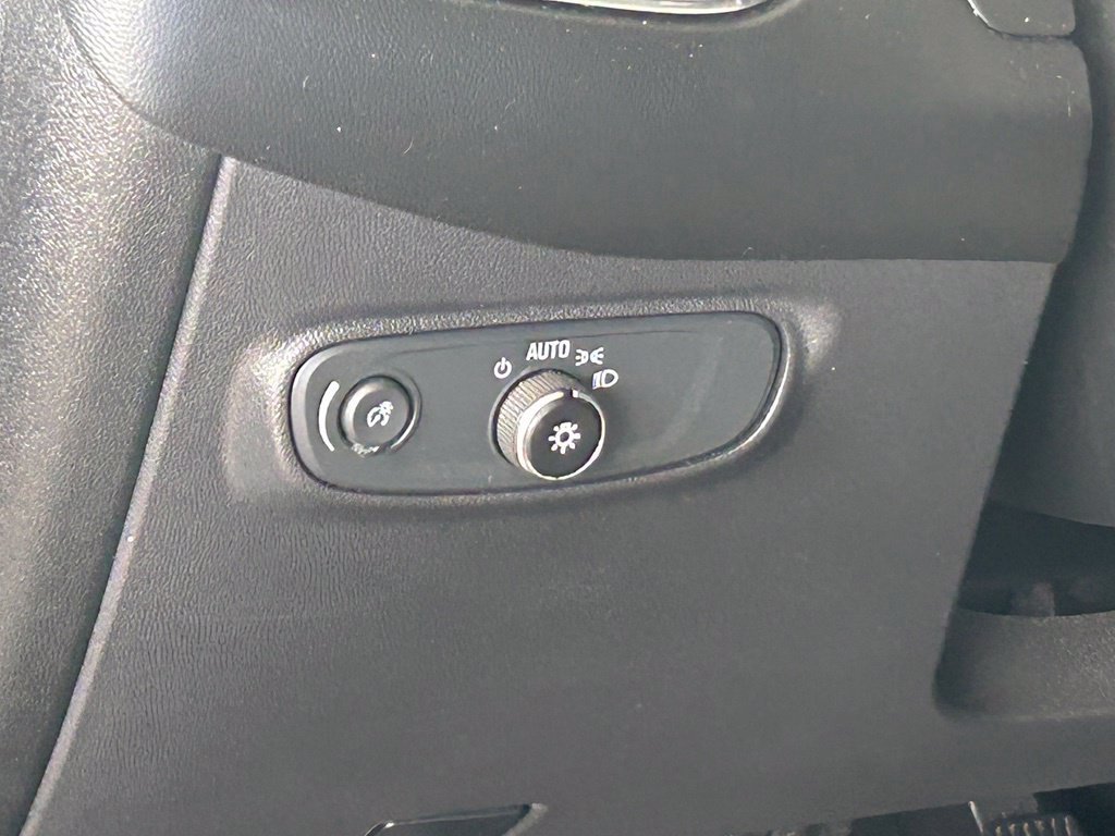 Used 2020 Chevrolet Equinox LS w/ LS Convenience Package FWD image 35