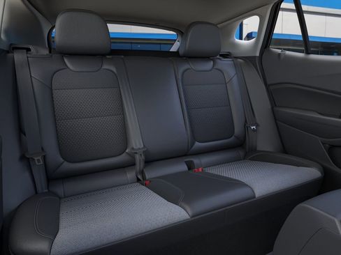 New 2026 Chevrolet Trax LT w/ Sunroof Package image 17