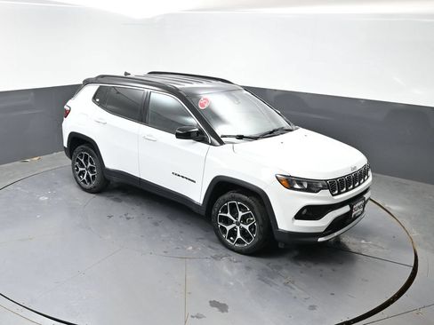Used 2025 Jeep Compass Limited AWD/4WD image 39