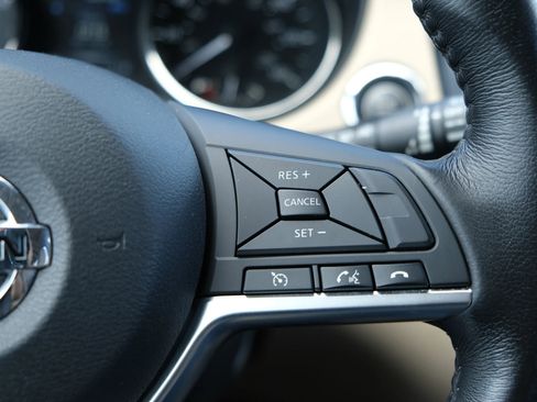 Used 2017 Nissan Rogue SL w/ SL Premium Package image 38