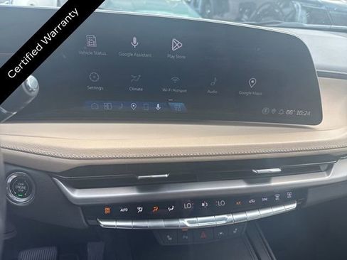 Used 2024 Cadillac XT4 Luxury w/ Cold Weather Package FWD image 11