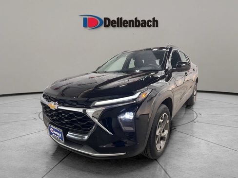 Used 2025 Chevrolet Trax LT w/ LT Convenience Package FWD image 1