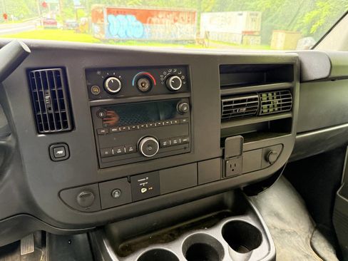 Used 2015 Chevrolet Express 2500 image 12
