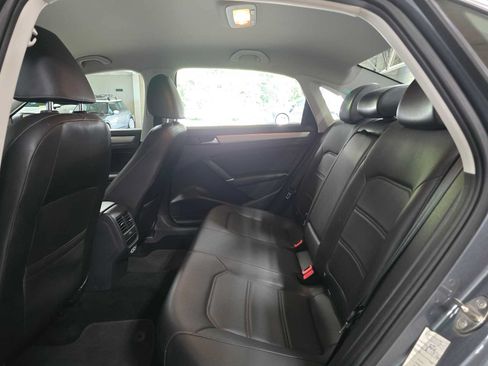 Used 2020 Volkswagen Passat 2.0T SE FWD image 16