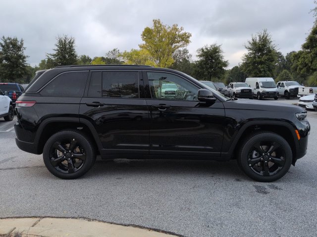 New 2027 Jeep Grand Cherokee Limited w/ Limited Altitude Package AWD/4WD image 3