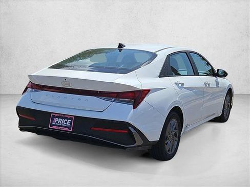 Certified 2024 Hyundai Elantra SEL FWD image 5