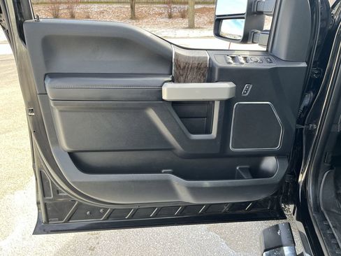 Used 2017 Ford F250 Lariat w/ Chrome Package image 9