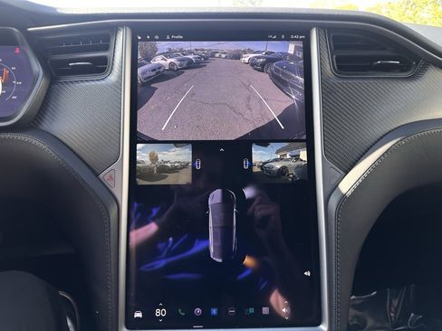 Used 2018 Tesla Model X 75D image 29