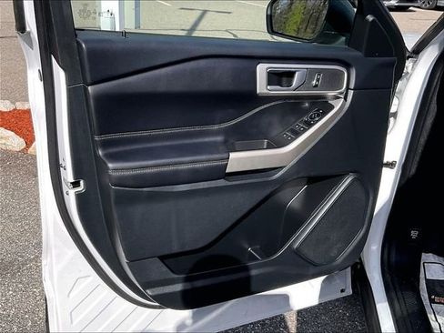 Used 2023 Ford Explorer XLT w/ Equipment Group 202A AWD/4WD image 9