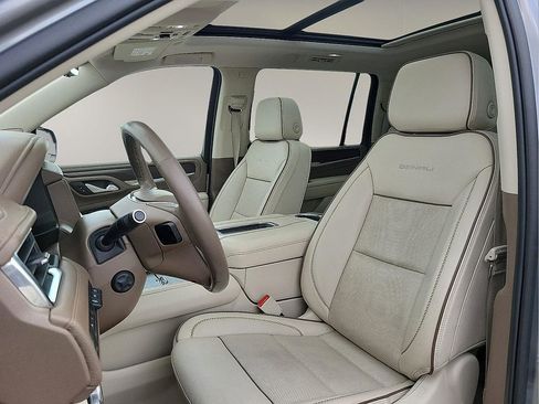 Used 2022 GMC Yukon XL Denali w/ Denali Premium Package AWD/4WD image 12