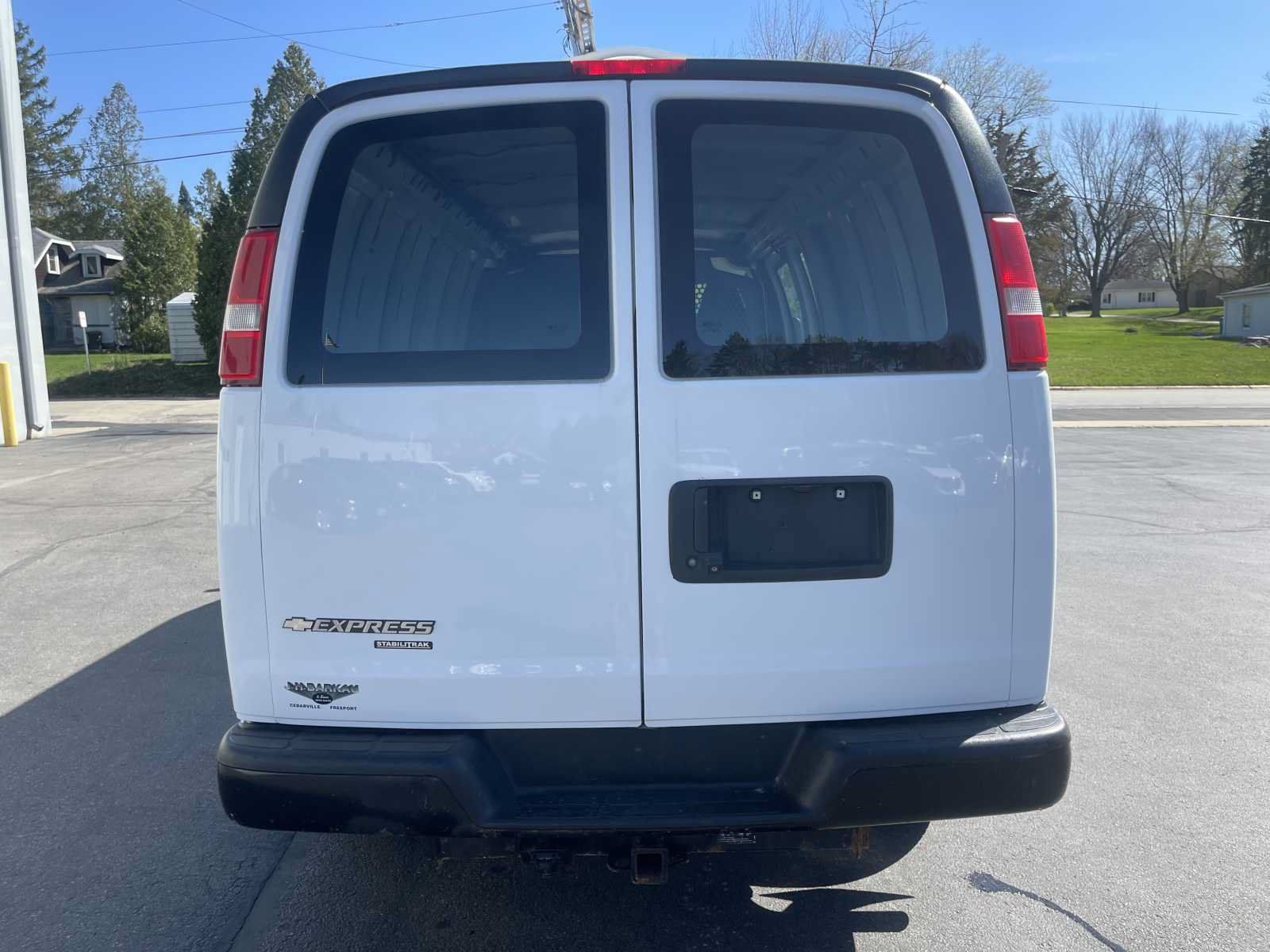 Used 2016 Chevrolet Express 3500 Extended RWD image 4