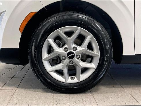 Used 2025 Kia Soul LX FWD image 7