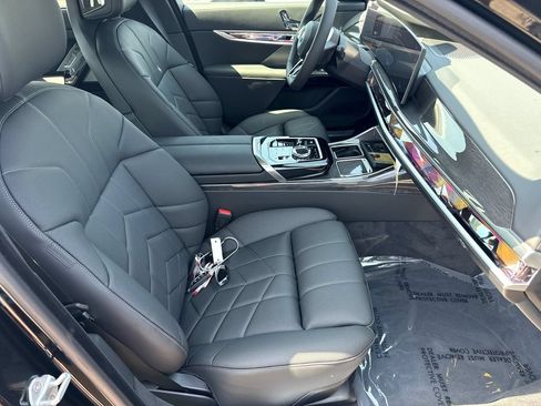 New 2026 BMW i7 xDrive60 AWD/4WD image 13