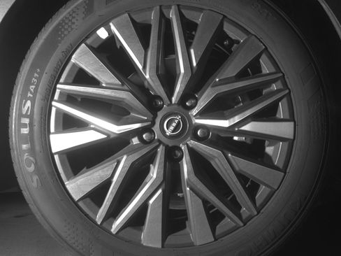 Used 2025 Nissan Altima 2.5 SV FWD image 13