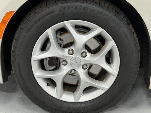 Used 2020 Chrysler Pacifica Touring-L Plus w/ Tire & Wheel Group image 8