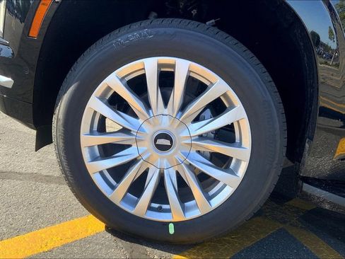 New 2026 Cadillac Escalade ESV 2WD w/ LPO, Floor Liner Package image 13