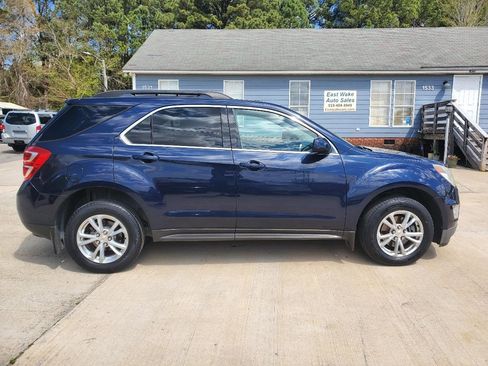 Used 2017 Chevrolet Equinox LT w/ Convenience Package image 4