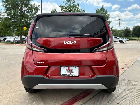 Used 2025 Kia Soul LX w/ LX Technology Package FWD image 7