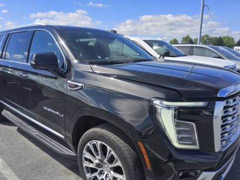 Used 2025 GMC Yukon XL Denali AWD/4WD image 8