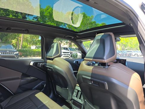 Used 2025 BMW X3 xDrive30 w/ M Sport Package AWD/4WD image 16