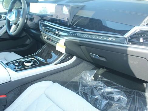 New 2026 BMW X7 xDrive40i w/ Executive Package image 25