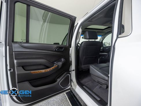 Used 2019 Chevrolet Suburban Premier AWD/4WD image 25