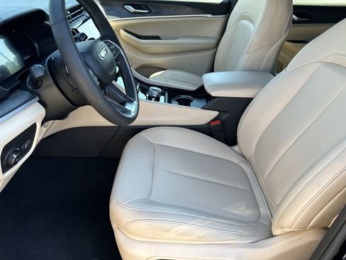 Certified 2025 Jeep Grand Cherokee L Limited w/ Trailer Tow Package image 14