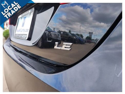Used 2018 Toyota Camry LE FWD image 12