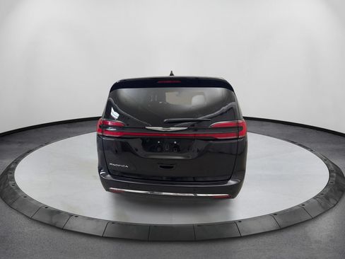 Used 2025 Chrysler Pacifica Select FWD image 6
