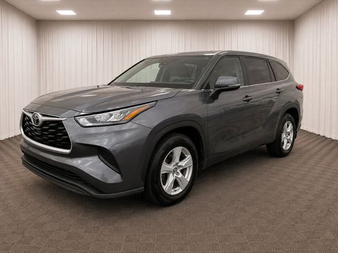 Used 2020 Toyota Highlander L FWD image 7