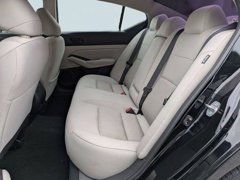 Used 2025 Nissan Altima 2.5 SV FWD image 13