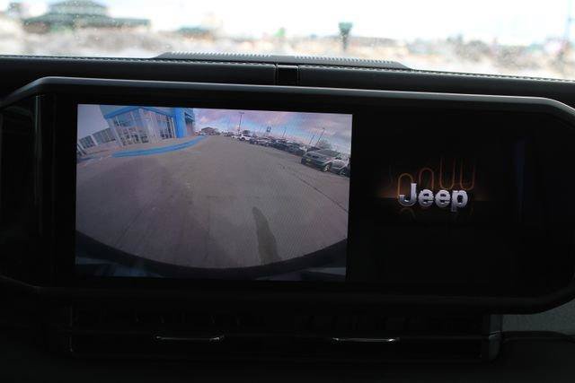Used 2024 Jeep Wrangler Unlimited Sahara AWD/4WD image 31