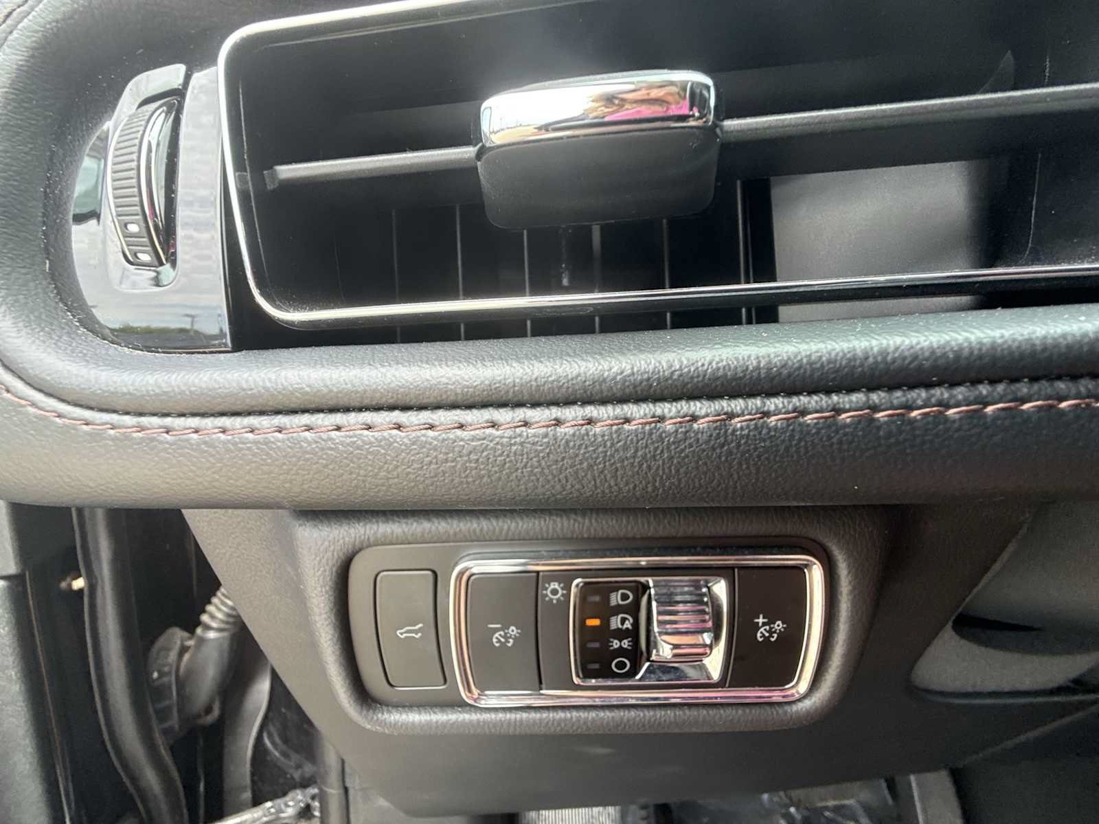Used 2024 Lincoln Aviator Reserve AWD/4WD image 18