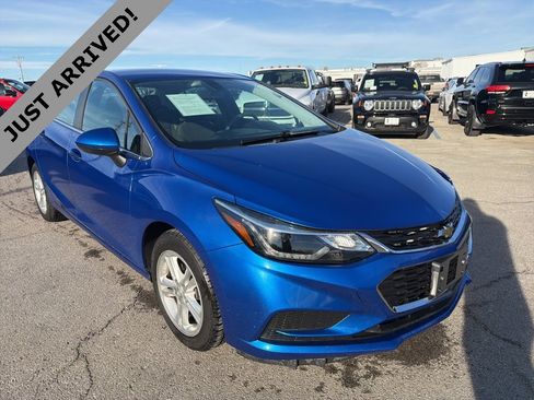 Used 2017 Chevrolet Cruze LT w/ Convenience Package image 3