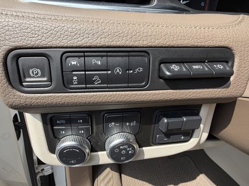Used 2021 GMC Yukon Denali w/ Denali Ultimate Package AWD/4WD image 15