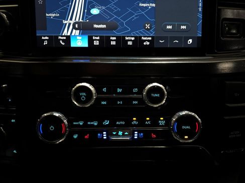 Used 2024 Ford F250 Lariat w/ Lariat Ultimate Package AWD/4WD image 31