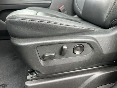 Used 2023 Chevrolet Tahoe Z71 w/ Luxury Package image 12