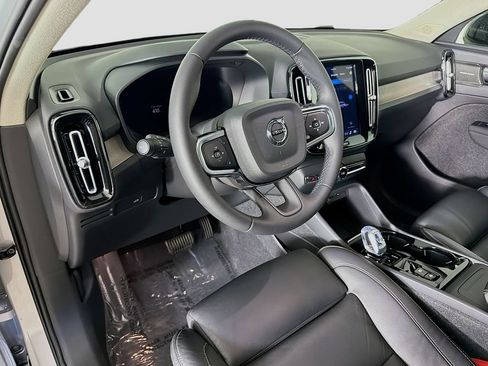 Certified 2023 Volvo XC40 B5 Ultimate w/ Protection Package Premier AWD/4WD image 9