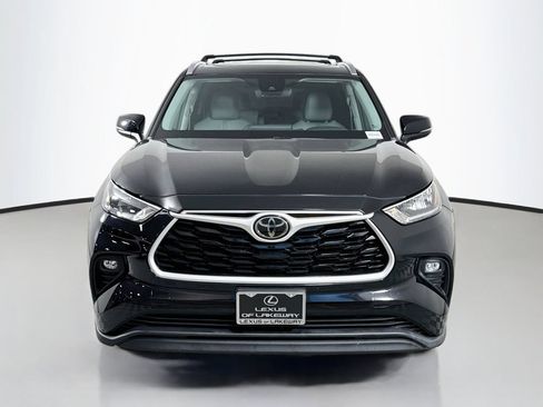 Used 2020 Toyota Highlander XLE FWD image 2